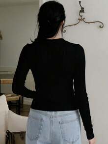 Suéter de Punto para Mujer - Cuello de Camisa, Tejido de Rib y Detalle de Volante - Negro - Ver 2