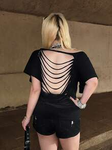 ROMWE Grunge Punk Áo thun cỡ lớn kiểu dáng rộng rãi, hở lưng, vai chéo, đính đinh tán và đá quý hình đầu lâu. - màu đen - Xem 2