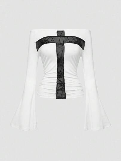 Goth Maglietta da donna aderente con scollo a barca, decorazione floccata a croce e design traforato in stile gotico