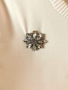 GlowEve Bộ đồ nữ gồm áo dệt kim tay ngắn cổ tròn đính đá và chân váy ngắn, kiểu dáng thường ngày. - Màu be - Xem 4