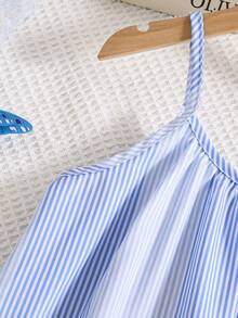 Sparklyn 少女蓝色条纹印花荷叶边下摆休闲无袖连衣裙，度假风 - 藍色 - 查看 3