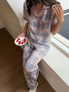Napfluff Bộ đồ ngủ nữ tay ngắn và quần dài kẻ caro viền tương phản - Nhiều màu - Xem 2