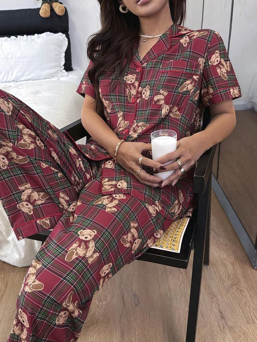 SHEIN Napfluff 格子熊印花翻领短袖裤装女式睡衣套装 - 紅色 - 查看 1