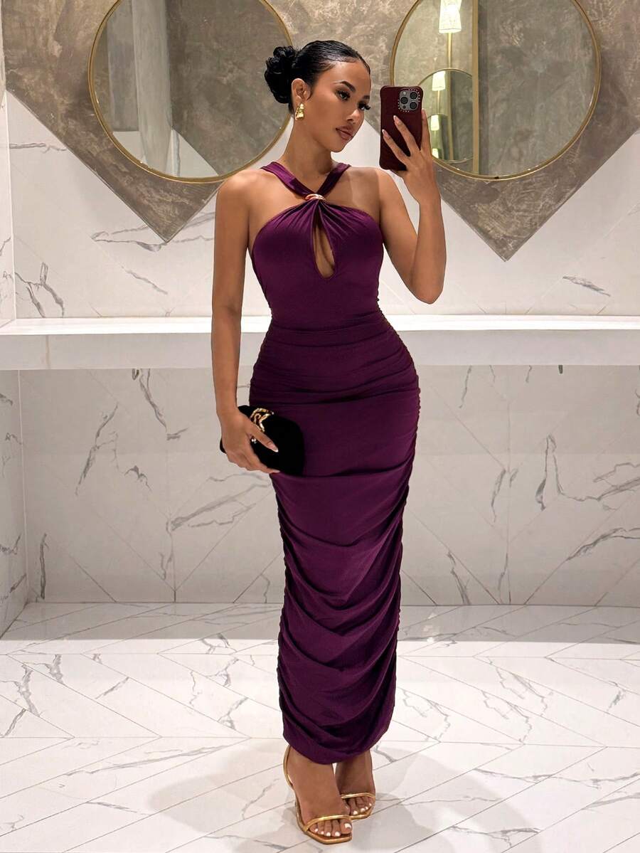 Slaydiva 性感露背镂空金属装饰褶皱紫红色中长连衣裙