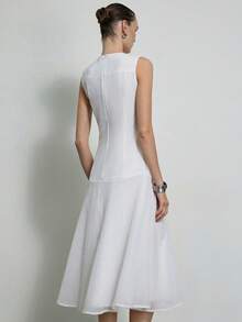 Aveloria Modichic 女士优雅白色无袖连衣裙，圆领，收腰设计，拼接下摆，适合工作和休闲场合穿着。 - 白色 - 查看 2