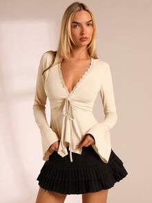 SHEIN Glamour Semplice e alla moda maglietta marrone con scollo a V profondo, maniche a campana arricciate con laccio in vita e vita aderente. - Albicocca - Visualizzare 4