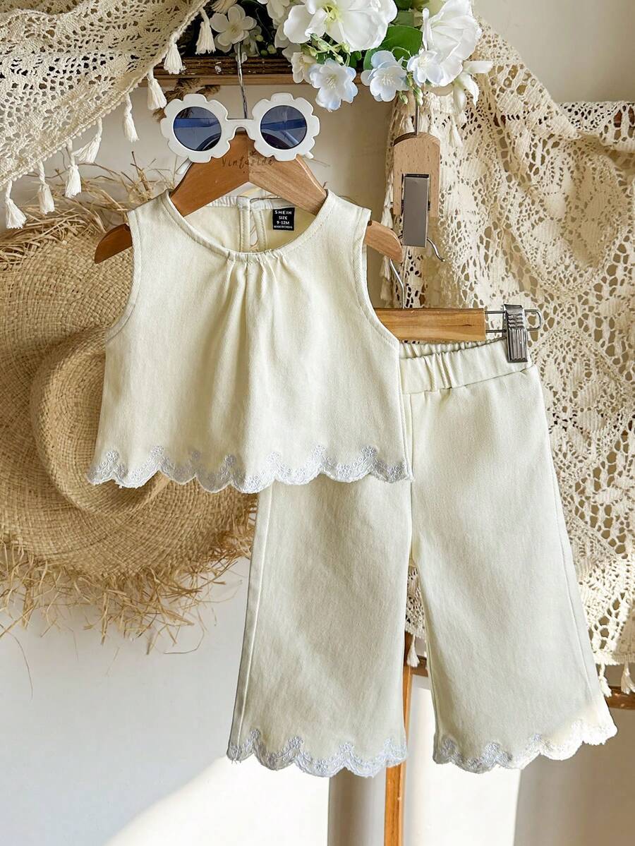 SHEIN Vintaside Kids 女婴花卉刺绣圆领T恤和阔腿裤休闲套装 - 杏色 - 查看 1