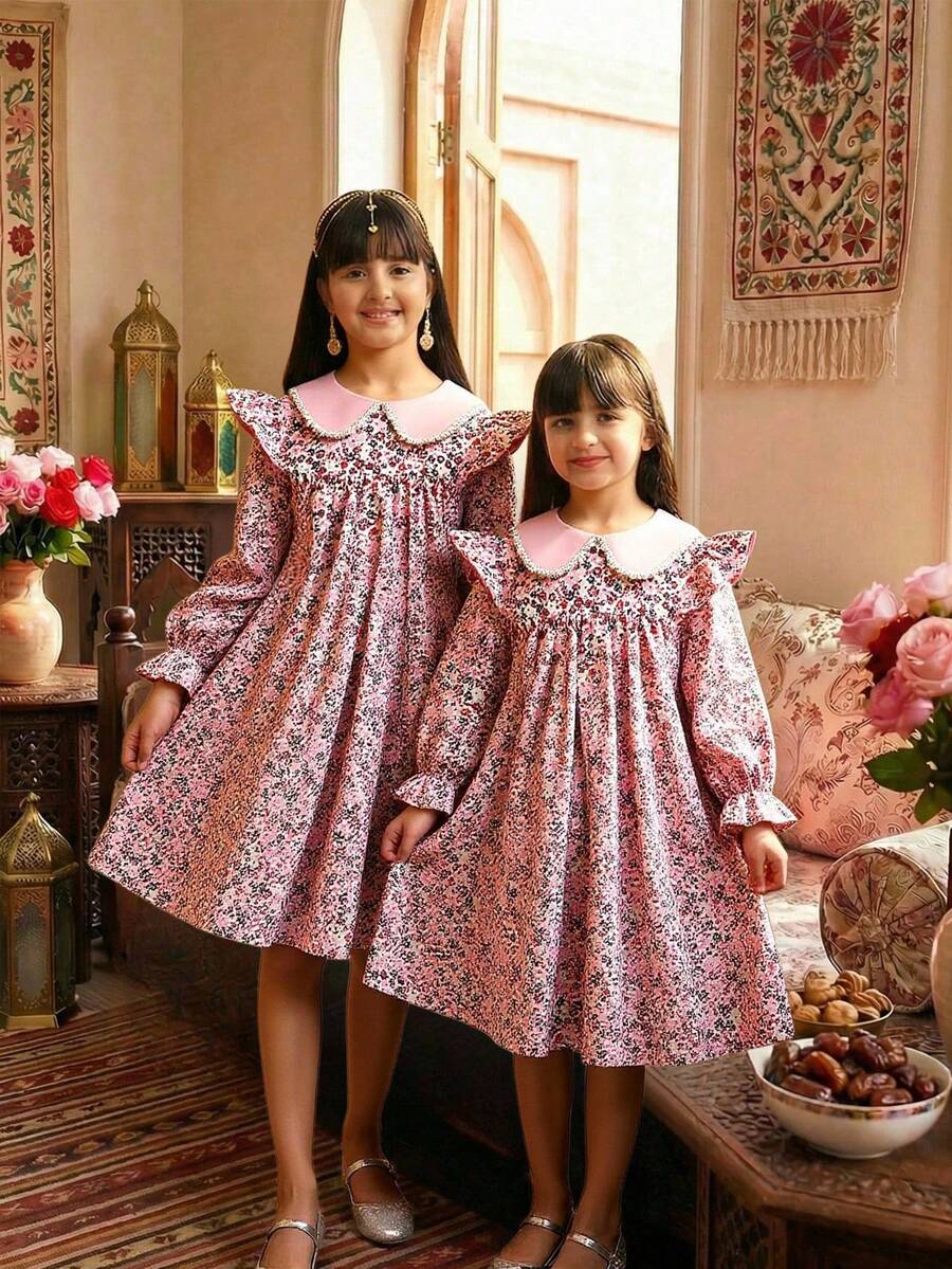 Đầm chữ A cho bé gái, kiểu dáng ngọt ngào với họa tiết hoa nhí, cổ Peter Pan và tay áo ren trắng, eo chun, thích hợp mặc hàng ngày và đi nghỉ xuân/hè. - Hồng - Xem 1