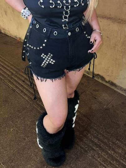 Grunge Punk Pantaloncini di jeans vintage strappati con vita bassa, rivetti scuri e lacci, taglie comode per donne