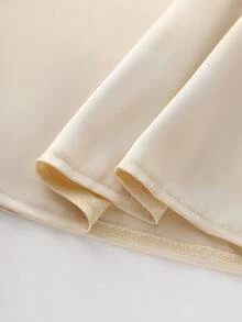 Franclia 女士香槟色优雅V领无袖衬衫，蘑菇纽扣设计，缎面面料，适合通勤和日常穿着；女士缎面A字裙，宽松夏季两件套；女士优雅高贵两件套；米色两件套；正式两件套；金色两件套；女士休闲套装；正式套装；优雅两件套；缎面连衣裙；优雅香槟色正式礼服；丝绸连衣裙；奢华连衣裙；优雅两件套；缎面两件套；香槟色两件套；缎面半身裙；女士两件套；女士度假套装；女士套装；缎面套装；正式两件套。 - 香檳色 - 查看 5