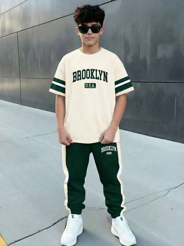 Conjunto de camiseta de manga corta y pantalones de estilo deportivo suelto y cómodo con bloqueo de color, letra inglesa y estilo minimalista Y2K para niño preadolescente