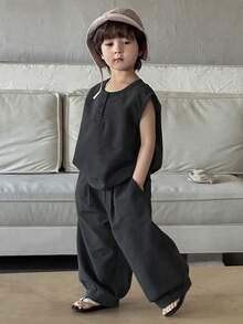 Dazy Kids Bộ đồ mùa hè thường ngày cho bé trai, gồm áo ba lỗ và quần short màu trơn. - Màu xám đen - Xem 1