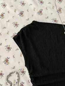 少女白色针织休闲简约波点印花不对称褶皱短款吊带背心，适合春夏穿着，休闲百搭，可打造个性造型，日常穿着 - 黑色 - 查看 4