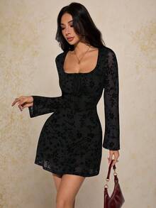 SHEIN PETITE Váy cổ vuông tay loe họa tiết hoa thanh lịch dành cho nữ, Váy thanh lịch dành cho nữ, Váy thường ngày dành cho nữ, Cổ điển, Váy trang trọng màu đen dành cho nữ, Trang phục sang trọng dành cho nữ, Váy tiền cổ, Quần áo nữ mùa thu, Váy công sở - màu đen - Xem 5