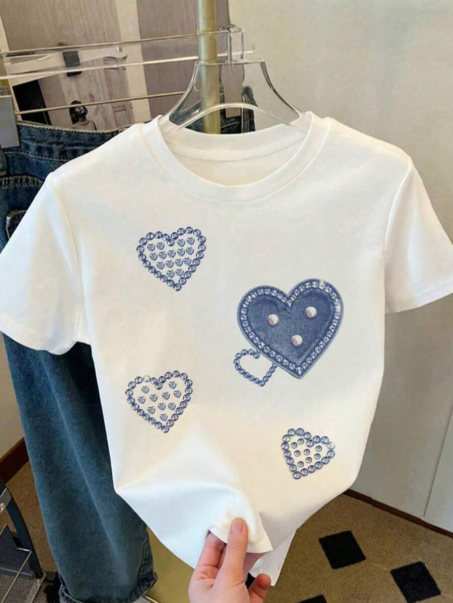 白色少女款,优雅复古仿牛仔布心形铆钉图案,休闲简约修身短袖圆领T恤,适合春夏日常穿着、街头风、外出、居家、度假、返校、开学等场合,舒适透气,夏季休闲,短袖上衣,时尚有型,心形图案T恤,春夏时尚,休闲别致,优雅复古风 - 彩色 - 查看 1