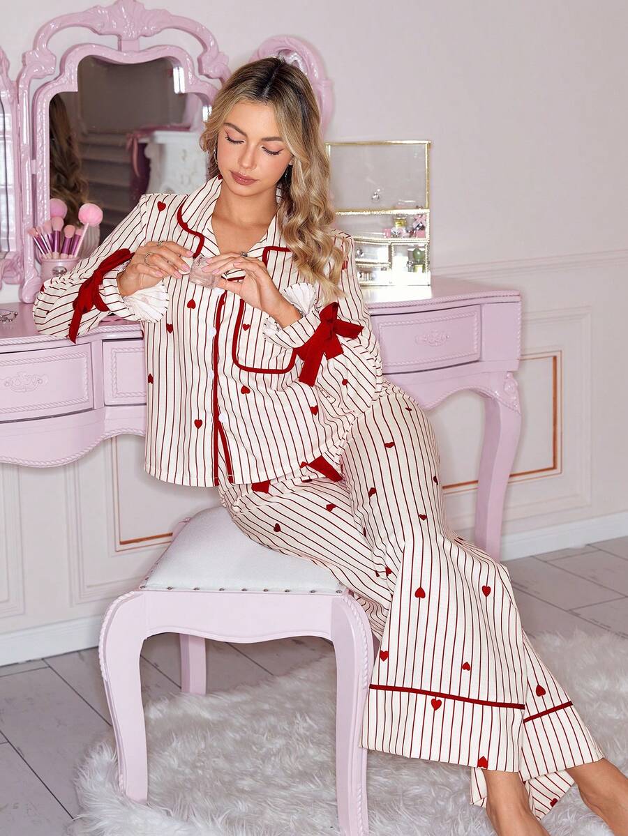 SweetSlumber Bộ đồ ngủ nữ tay dài, áo cardigan cổ bẻ in hình trái tim kẻ sọc và nơ thắt cổ. - Màu be - Xem 1