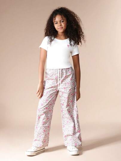 SUMWON Conjunto de dos piezas informal de camiseta de manga corta con cuello redondo y pantalones palazzo con estampado de leopardo y detalles de lazo rosa para niña preadolescente