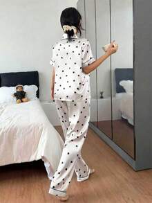 SHEIN 1 Bộ đồ ngủ tay ngắn thoải mái, in hình trái tim, cổ ve áo, chất liệu giả lụa. - trắng - Xem 2