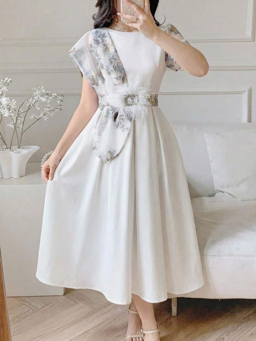 SHEIN Elegante vestaglia lunga vintage per ragazze adolescenti, adatta per le vacanze primaverili/estive, ispirata allo stile arabo mediorientale, con colletto alla coreana - Bianco - Visualizzare 1
