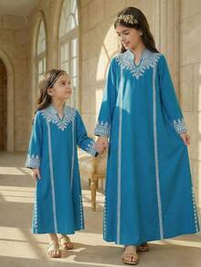 SHEIN Áo Jalabiya hoa cho bé gái, Áo Jalabiya cổ điển thanh lịch thêu hoa, Áo Jalabiya tay dài truyền thống tối giản thoải mái cho bé gái, phù hợp cho mùa xuân/hè, kiểu dáng Ramadan xuân/hè, áo Jalabiya gia đình cho kỳ nghỉ, áo Abaya thanh lịch kín đáo, áo Abaya cầu nguyện, thoải mái dễ chịu, trang phục thường ngày, phong cách nghỉ dưỡng, áo Kaftan kín đáo, áo Jalabiya trẻ em, áo Jalabiya bé gái, áo Jalabiya màu xanh lá cây và xanh dương. - màu xanh lá - Xem 11