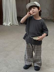 DAZY 男童纯色圆领落肩T恤搭配格子长裤，休闲春季穿搭 - 灰色 - 查看 4