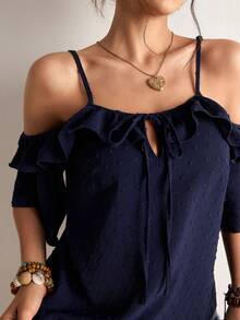 Freevana Blusa bohemia azul con hombros descubiertos y volantes, con manga corta texturizada y cordón, blusa holgada y favorecedora de gasa para vacaciones y trabajo, versátil para el verano, blusas con hombros descubiertos para mujer - Azul Marino - Ver 7