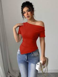 Rafferiza 女士春夏不对称肩部褶皱不对称下摆针织弹力修身T恤，休闲时尚弹力女士T恤 - 紅色 - 查看 4