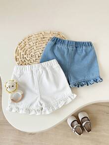 SHEIN Playful Pals 2件套女童牛仔短裤，水洗浅蓝色+白色，休闲甜美度假时尚设计，个性简约百搭，弹性腰带，仿口袋，荷叶边下摆，宽松牛仔短裤，柔软舒适棉质牛仔效果，适合日常、聚会、上学、通勤，春秋季新品上市。 - 彩色 - 查看 2