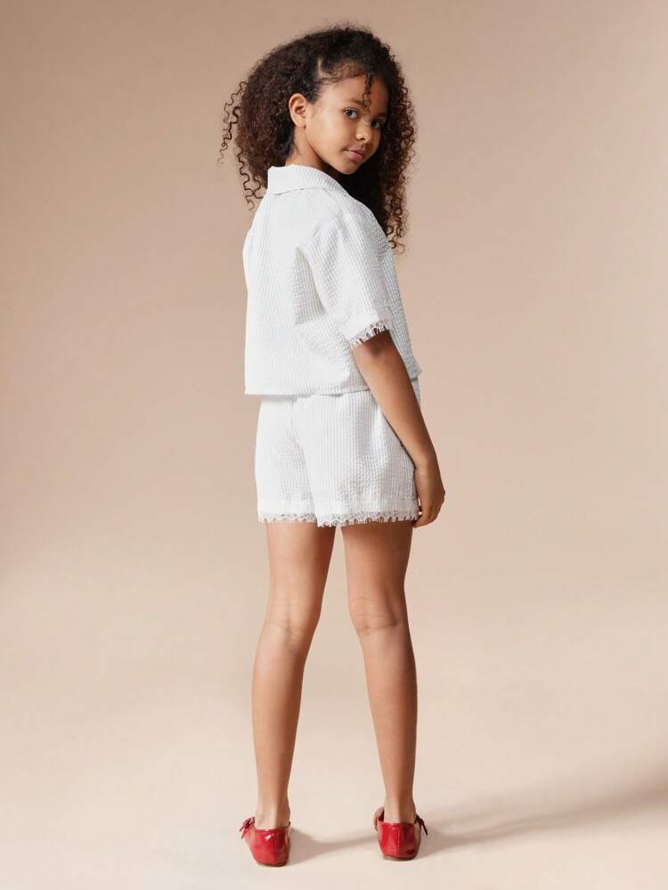 Zestaw: koszula w paski i szorty z frędzlami u dołu