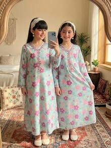 这款少女休闲百搭碎花长袖睡袍，适合外出、度假、假日穿着，也可作为长袍或罩袍穿着。面料柔软，廓形飘逸，碎花图案鲜艳夺目，适合日常、派对、周末穿着。 - 彩色 - 查看 1