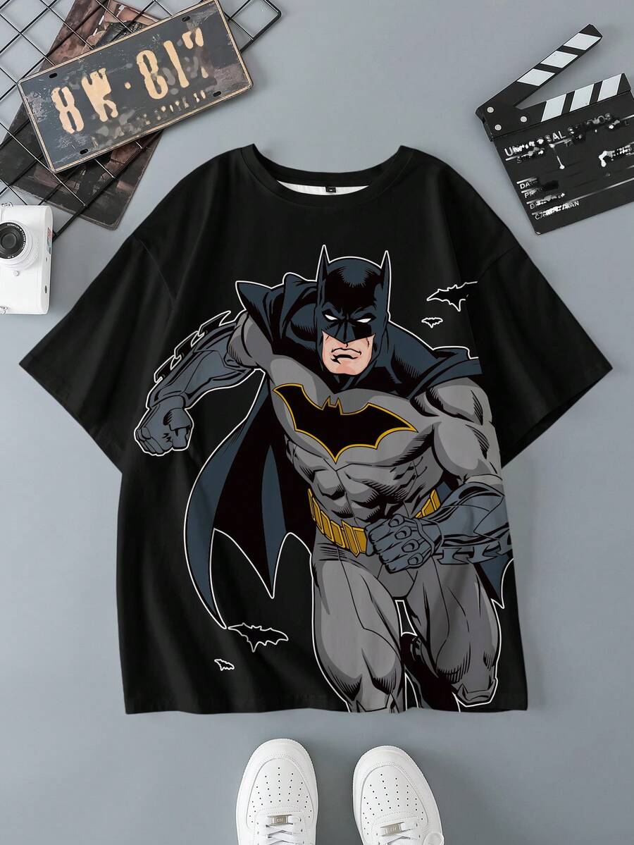 BATMAN X SHEIN 男士休闲日常通勤动漫英雄图案落肩宽松黑色T恤，夏季 - 白色 - 查看 1