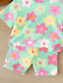 SHEIN Set de 2 piezas de camiseta de manga corta con cuello redondo y estampado floral, y shorts, estilo casual para niña, adecuado para el verano - Multicolor - Ver 4
