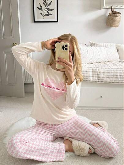Teenage Girls' Light Apricot Solid Color Round Neck Long Sleeve Top With Heart & Letter Print, Paired With Pink & White Plaid Print Loose Fit Knit Pants, Comfortable & Soft Pajama Set