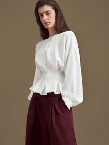 Ontre Áo kiểu nữ màu trắng ngà, chất liệu chiffon nhăn, cổ tròn, vai rớt, tay dài, thiết kế xếp ly phía trước, thắt eo, phong cách hiện đại, thanh lịch, thích hợp cho công sở, trang phục thường ngày thoải mái, thuộc dòng sản phẩm thiết kế cao cấp, chất lượng cao, đa năng và thoải mái. - trắng - Xem 6