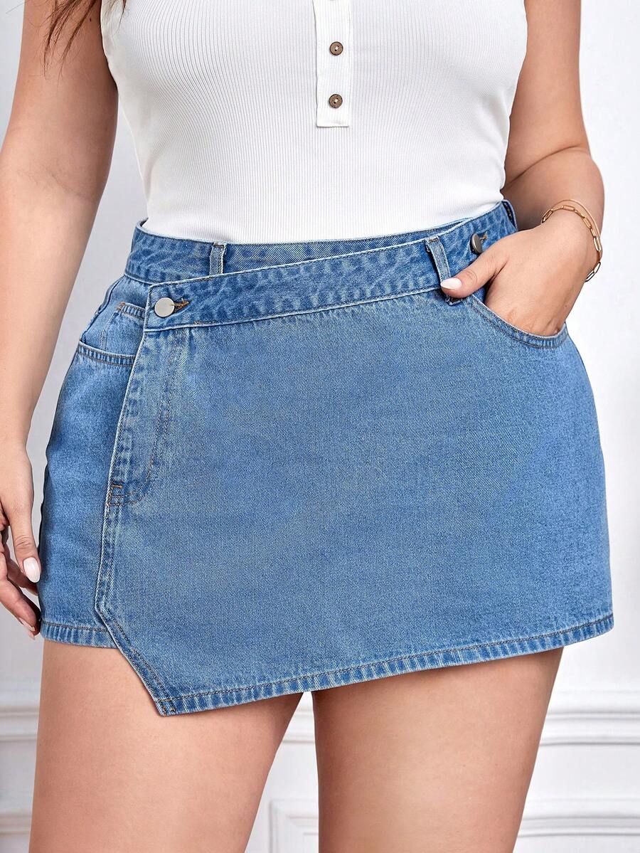 EMERY ROSE Plus Size Solid Color Casual Denim Shorts With Pockets, Summer Fashion - Light Wash - View 1