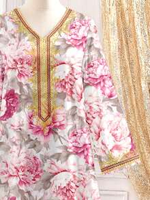 SHEIN 1 chiếc váy hồng thanh lịch in họa tiết hoa hồng cho bé gái tuổi teen, thích hợp cho mùa xuân/hè, áo Abaya cầu nguyện, thoải mái dễ chịu, trang phục thường ngày, phong cách nghỉ dưỡng, áo Kaftan kín đáo, áo Jalabiya cho trẻ em, bộ áo len hồng và quần cùng màu, quà tặng Hồi giáo, bé gái Hồi giáo dễ thương, thoải mái dễ chịu, phong cách nghỉ dưỡng, thích hợp cho các buổi đi chơi, trang phục thường ngày, các dịp tiệc tùng, bộ trang phục cho bé gái, trang phục truyền thống Ả Rập, phong cách mùa hè mới. - Nhiều màu - Xem 3