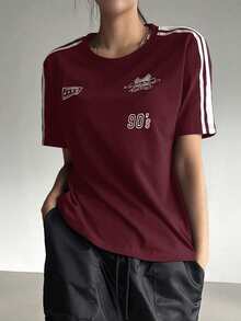 DAZY 女士夏季短袖休闲T恤，带有摩托车风格字母印花和条纹装饰运动衫，秋季服装 - 酒紅色 - 查看 6