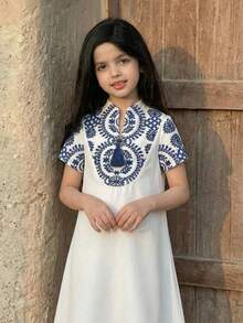 SHEIN Young Girl Ditsy Floral Tassel Trim Stand Collar Casual Dress Traditional Elegant Dignified Golden Floral Print, Young Girls Casual Minimalist Traditional Arabic Dress Suitable For Spring/Summer Daily, Festivals, Outings, Elegant Dignified Long Sleeve Arabic Maxi Dress, Prayer Abaya, Easy Comfort, Casual Wear, Vacay Vibes, Modest Kaftan, Kids Jalabiya جلابياتjalabiya  عباياتabaya Abaya الملابس التقليدية العربية  جلابيةjalabiya قفطان - White - View 4