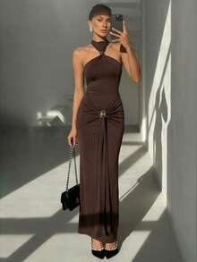 Aloruh 新款春夏女装，女士优雅性感金属扣装饰镂空修身棕色针织弹力连衣裙派对礼服，长款商务休闲优雅连衣裙，适合拍照、性感时尚风格和下午茶场合。 - 棕色 - 查看 2