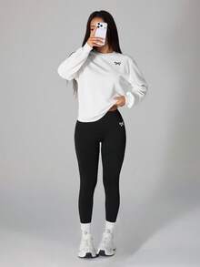 SHEIN PETITE 两件套休闲宽松圆领卫衣和紧身打底裤，蝴蝶结Logo，街头风，复古风，返校季，秋季女式休闲套装，春夏皆宜，校园服，乡村风，嘻哈风，街头风，运动健身，运动休闲服 - 彩色 - 查看 6