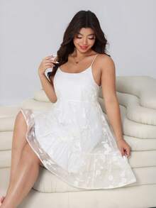 Solflare 春夏新款休闲连衣裙，适合户外、日常、派对、音乐节、返校、毕业典礼、通勤、婚礼、度假、街头穿搭、居家休闲、购物、城市漫步等场合，可调节肩带，雪纺刺绣面料，白色，短款，宽松，荷叶边下摆，大码可选 - 白色 - 查看 5