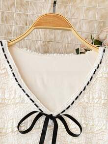 Franclia Petite Đầm ren dài cho nữ dáng nhỏ nhắn, chất liệu ren co giãn, viền ren ở cổ áo và tay áo, dây buộc ruy băng satin đen. - Màu be - Xem 3