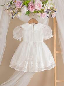 SHEIN 女婴优雅可爱白色花卉刺绣网纱泡泡袖迷你连衣裙 - 白色 - 查看 7