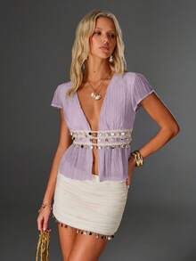 TRNVIE 夏季杏色休闲度假女式轻薄纹理贝壳装饰深V修身沙滩休闲百搭荷叶边短袖衬衫 - 淡紫色 - 查看 6