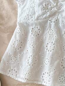 SHEIN Maglietta casual minimalista comoda con ricamo EMB e cinturino posteriore a maniche corte bianca tinta unita per ragazze pre-adolescenti - Bianco - Visualizzare 4
