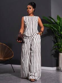SHEIN CURVE+ Bộ đồ nữ cỡ lớn mùa hè gồm áo và quần ống rộng màu nâu kẻ sọc rộng, cổ tròn, không tay, xếp ly, dáng bất đối xứng, thích hợp cho mùa hè, đi biển, các dịp trang trọng, sự kiện xã hội, đi làm, sinh hoạt hàng ngày, công sở, sân bay, tiệc tùng, lễ tốt nghiệp, v.v. - Nhiều màu - Xem 6