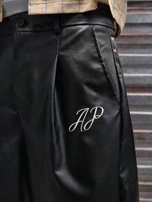 AXEPEAK Celana Capri Pria Kulit PU dengan Bordir Huruf, Kasual, Serbaguna untuk Pemakaian Sehari-hari - Hitam - View 4