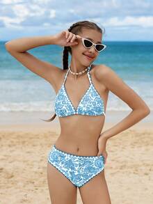 SHEIN Teen Girls Bikini Sets Blue And White Porcelain Print Knit Print Shell Embroidery Edge Two-Piece Set, Backless Triangle Top + Triangle Pant Fashion Casual Elegance Glamorous Lady Suitable For Swimming Summer Vacation Beach Pool Summer Sand Bath Swimming Pool Summer Vacation Party Leisure Resort Teen Girl Swimsuit Triangle Bikinis For Teen Girls Teen Girl Beach Wear Bikini Set Girls Bikini For 14 Years Old Boho Teen Girl Swimsuit - Blue - View 5