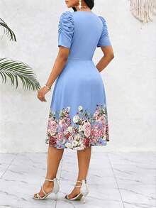 SHEIN Lady Đầm suông xếp ly cổ tim họa tiết hoa màu xanh thanh lịch - Màu xanh lam - Xem 2