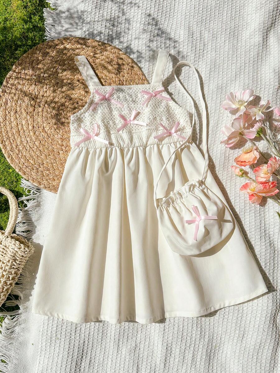 SHEIN Vintaside Kids 女童网纱吊带钩针草莓装饰连衣裙,搭配可爱圆形草莓包,休闲夏季度假户外运动可爱连衣裙 - 白色 - 查看 1